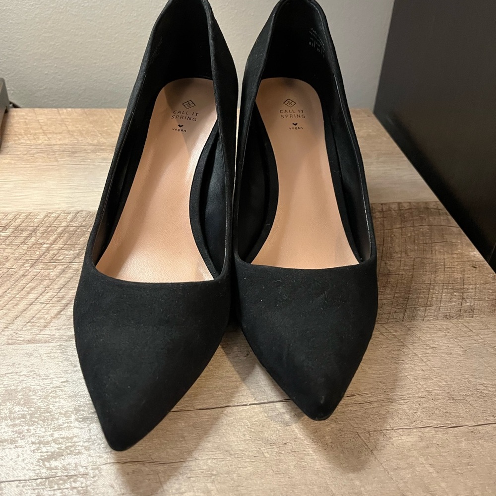 Black suede pumps 8.5
